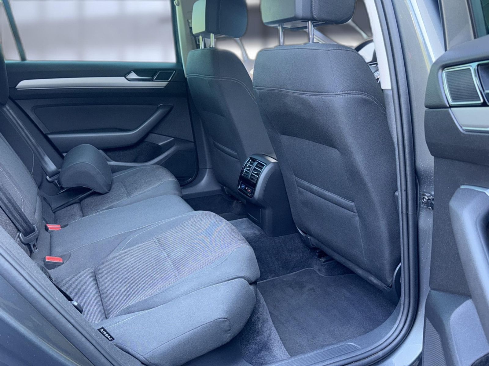 Fahrzeugabbildung Volkswagen Passat Variant  2.0 TDI / unfallfrei