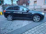 BMW X1 sDrive 18 i Sport Line - BMW X1 mit Benzin-Antrieb: Geländewagen