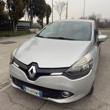 Renault Clio 1.2 75CV 5 porte - Renault Clio mit Benzin-Antrieb: Sportwagen