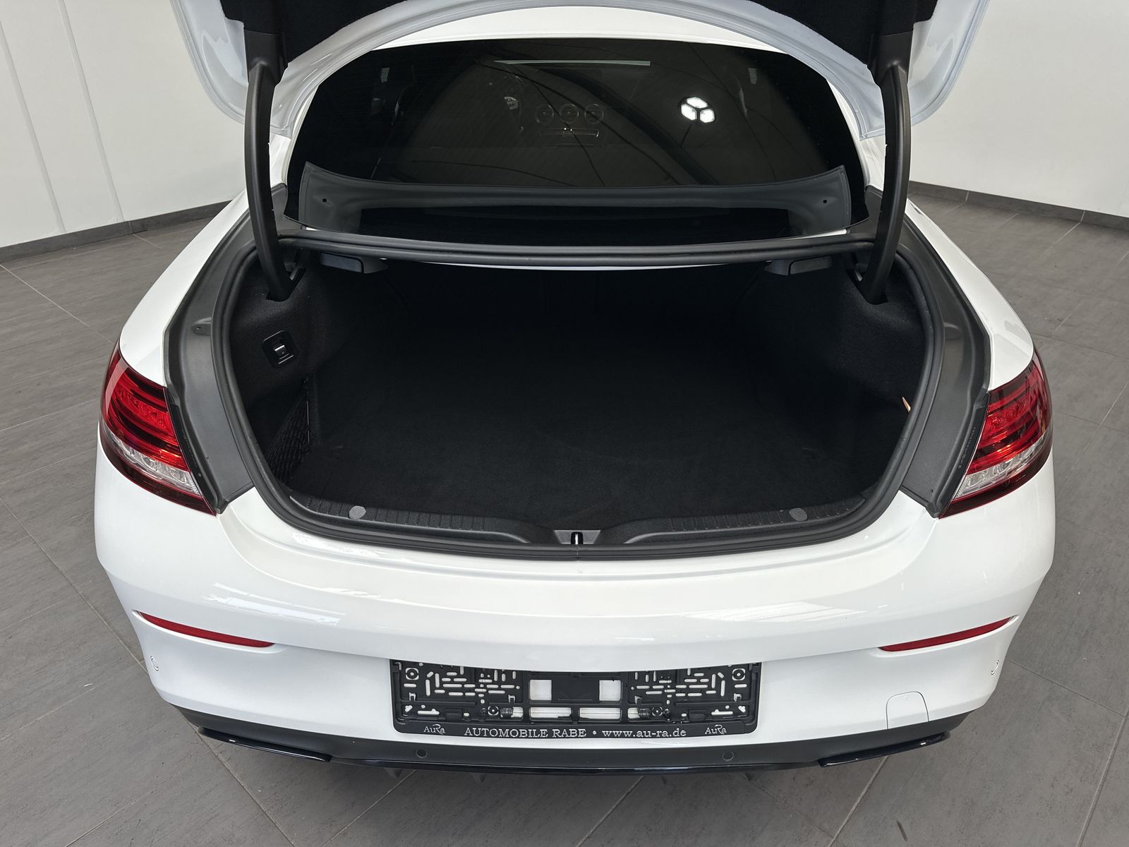 Fahrzeugabbildung Mercedes-Benz C 220d Coupé AMG-Line Plus NAV+LED+KAM+AHK+19ZO