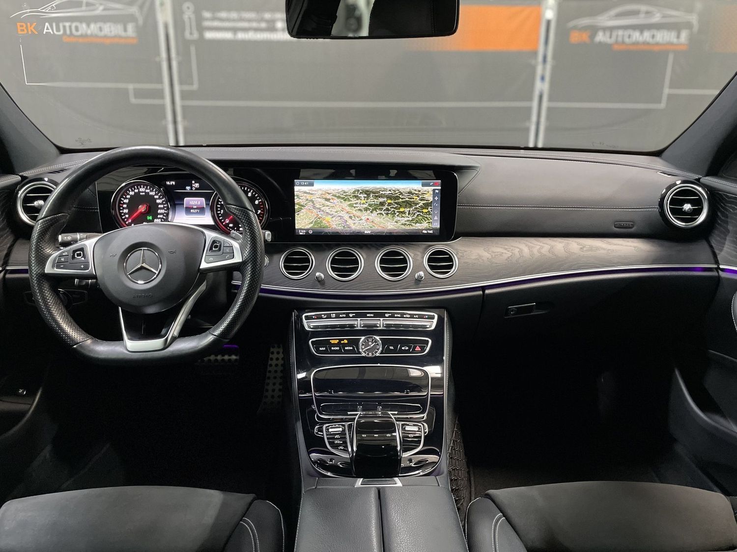 Fahrzeugabbildung Mercedes-Benz E 200 AMG#LED#Kamera#Spur#Alcantara#Ambiente