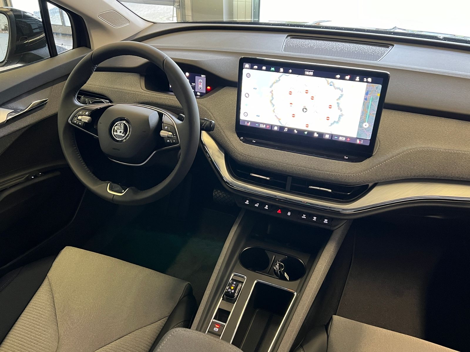 Fahrzeugabbildung SKODA Enyaq 85 *AHK, LED, ACC, 20"-LM*