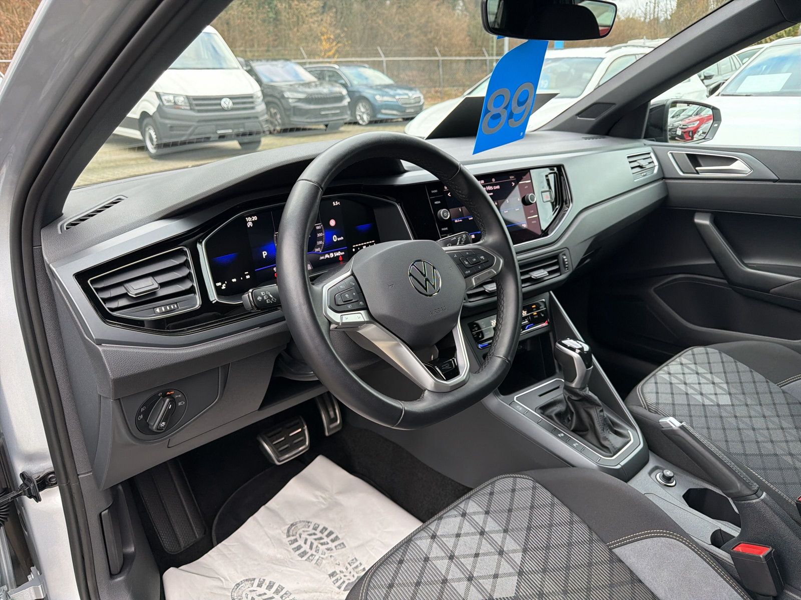 Polo R-Line TSi DSG Apple CarPlay Matrix