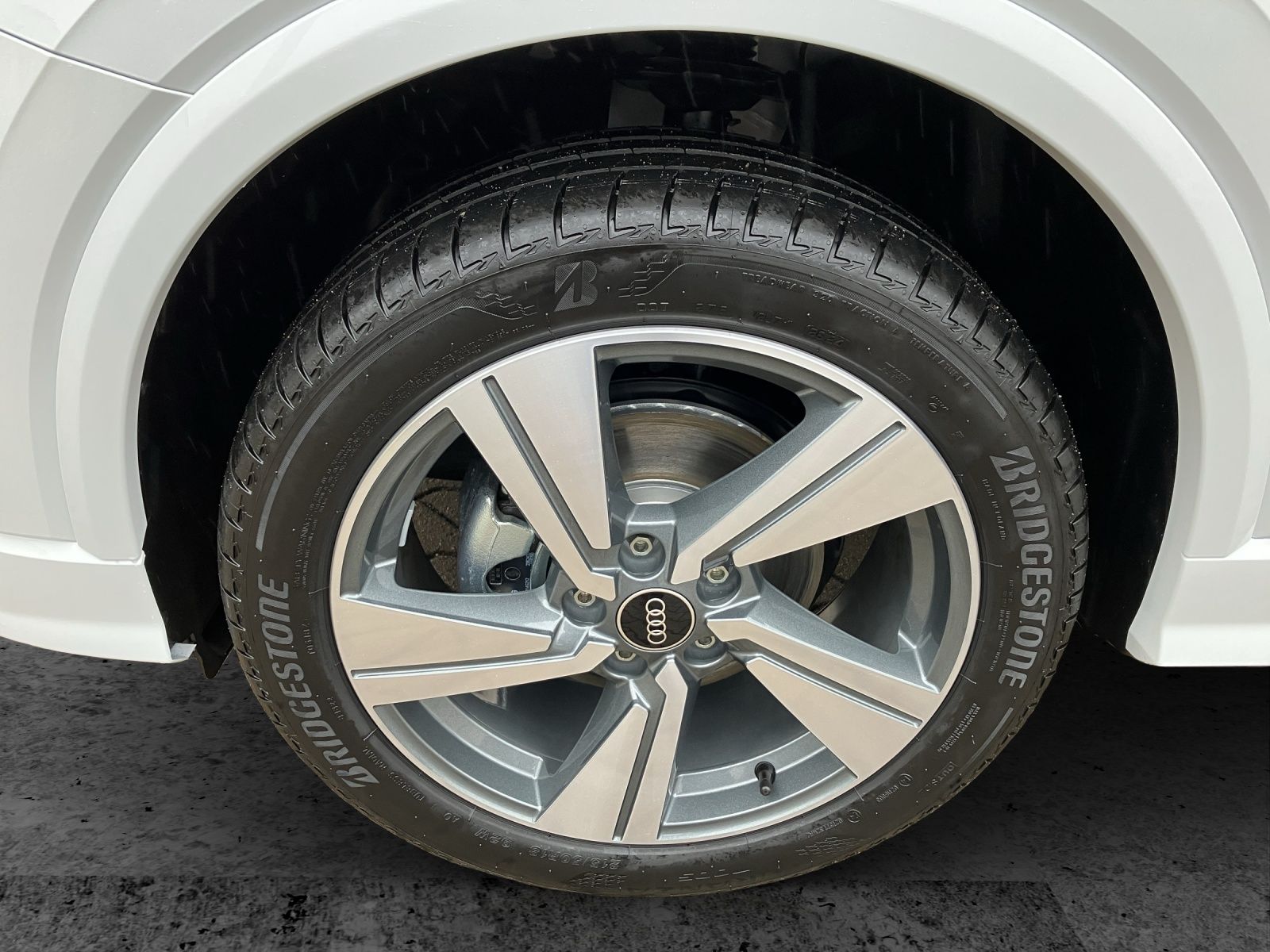 Fahrzeugabbildung Audi Q2 35 TFSI S-line S-tronic LED AHK AVC GRA PDC S