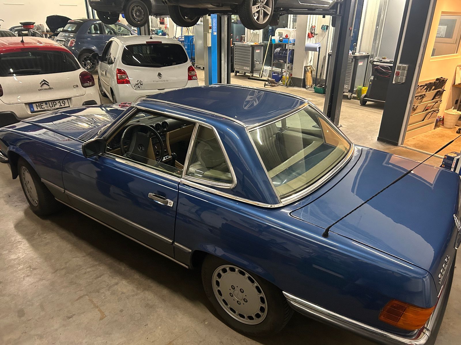 Fahrzeugabbildung Mercedes-Benz SL 300