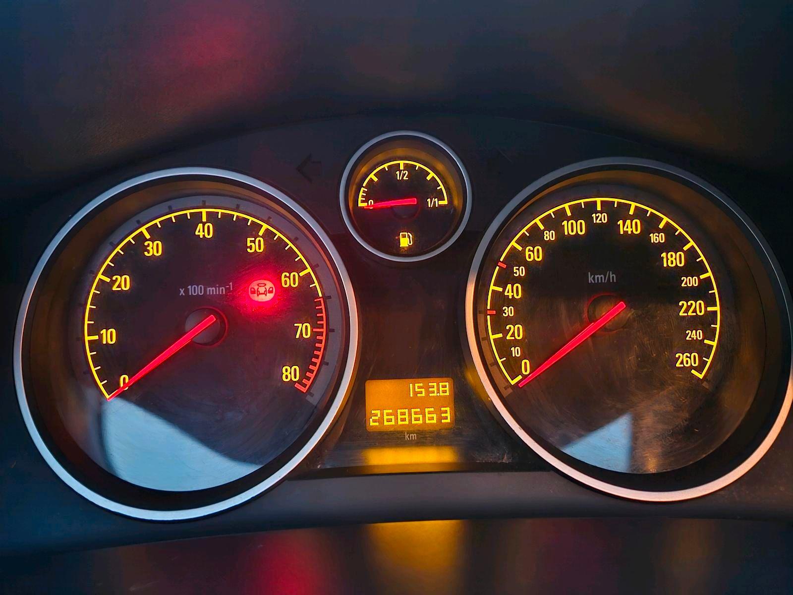 Opel Astra 2005 — photo 8
