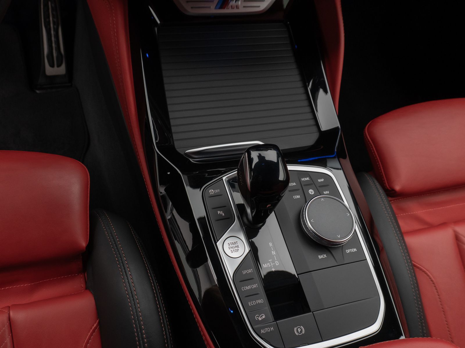 Fahrzeugabbildung BMW X4 M40i Kamera Laser HUD DAB HiFi DisplKey 21"