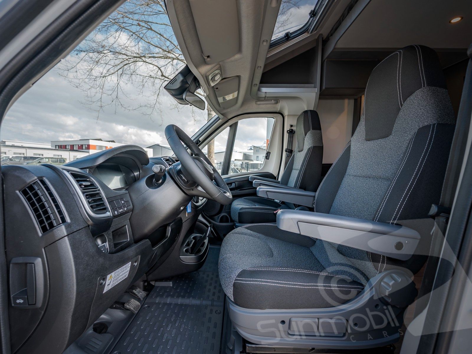 Fahrzeugabbildung Crosscamp EXPDN 7.0 E Peugeot Automatik