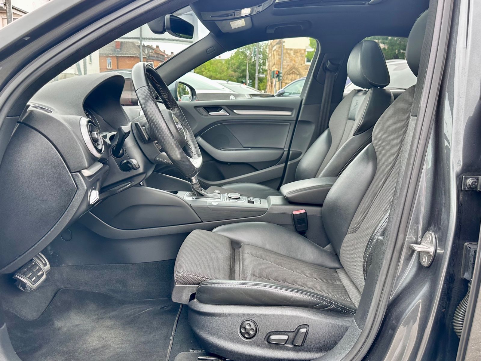 Fahrzeugabbildung Audi A3 S LINE SPORT QUATTRO LIMOUSINE*PANO+AUTOM*