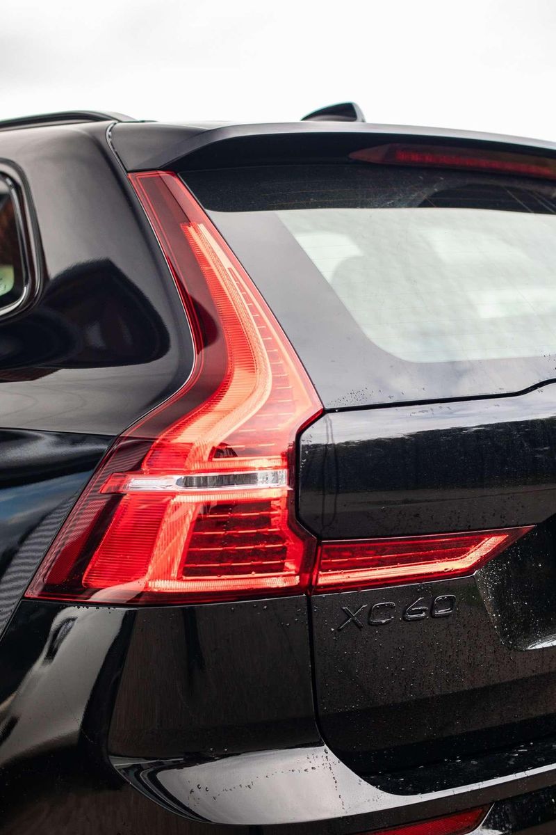 Fahrzeugabbildung Volvo XC60 Plus Black Edition Recharge Plug-In Hybrid