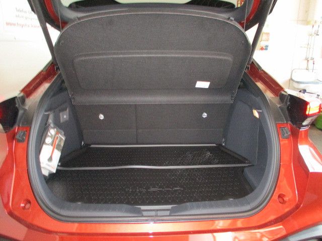Fahrzeugabbildung Toyota C-HR Plug-In Hybrid FWD Teamplayer