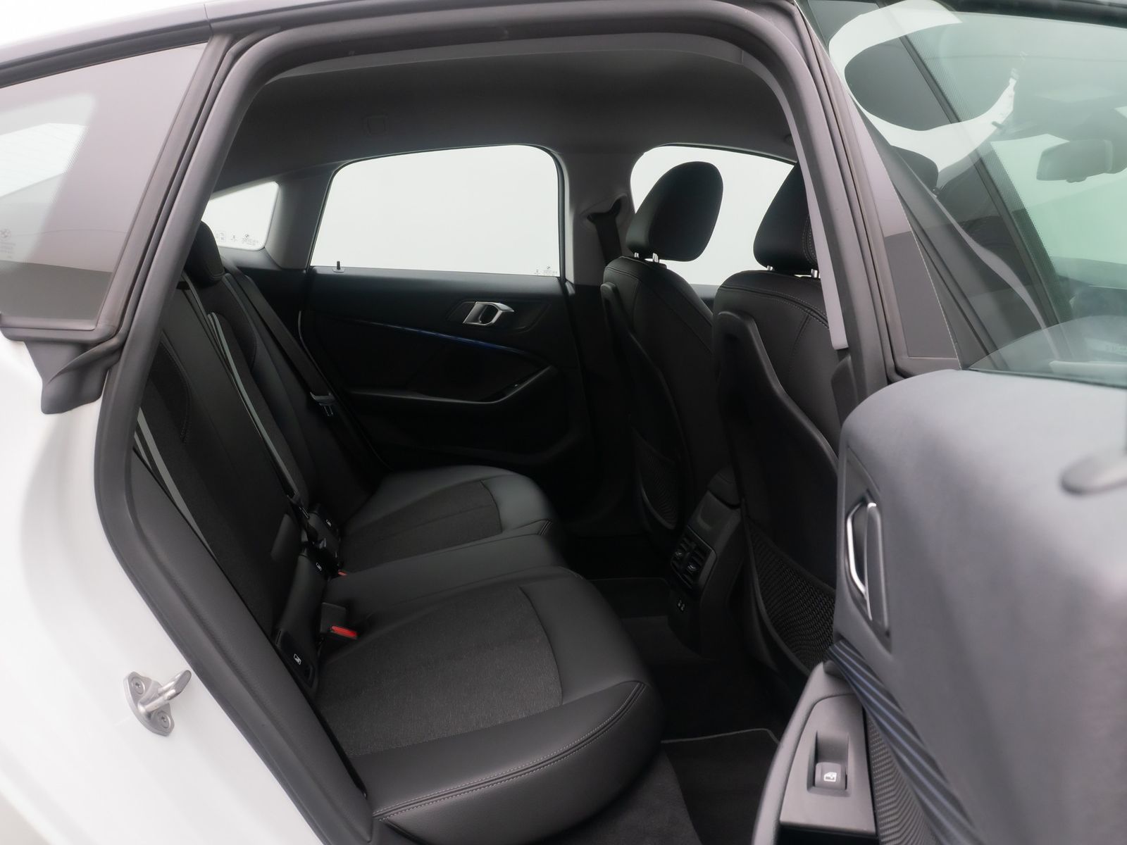 Fahrzeugabbildung BMW 220d Gran Coupé Sport Line HUD DAB Alarm Komfort