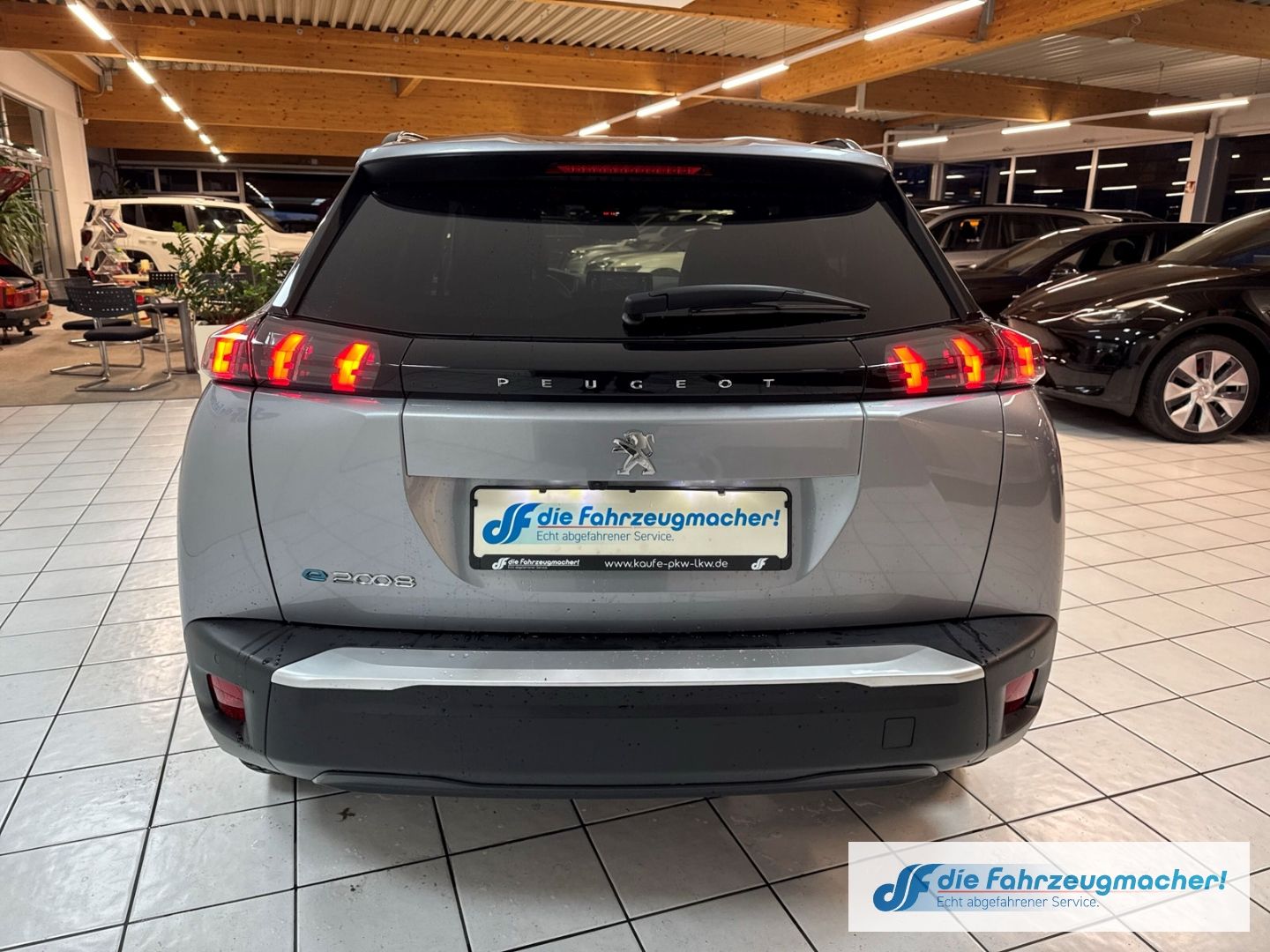 Fahrzeugabbildung Peugeot 2008 e- Allure Pack Navi LED Apple CarPlay Andro