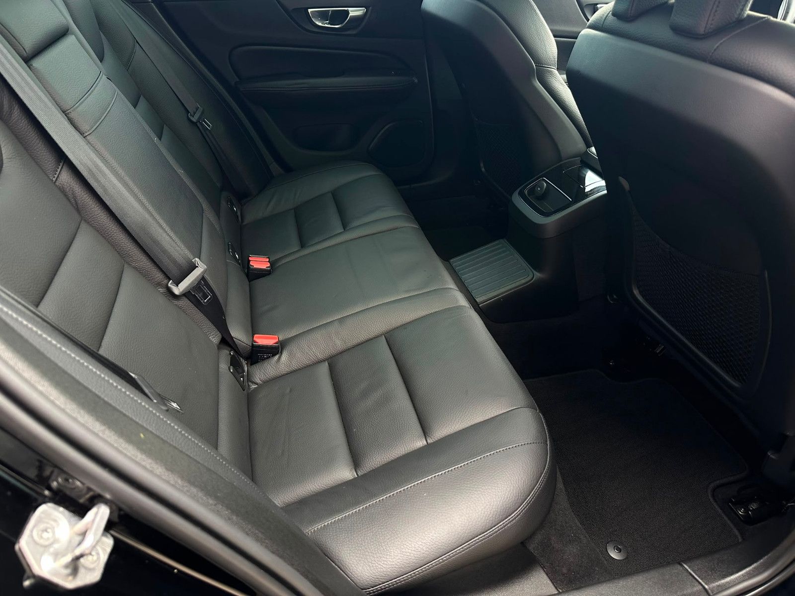 Volvo V60 Kombi R Design Expression Recharge Plug-In H foto 13