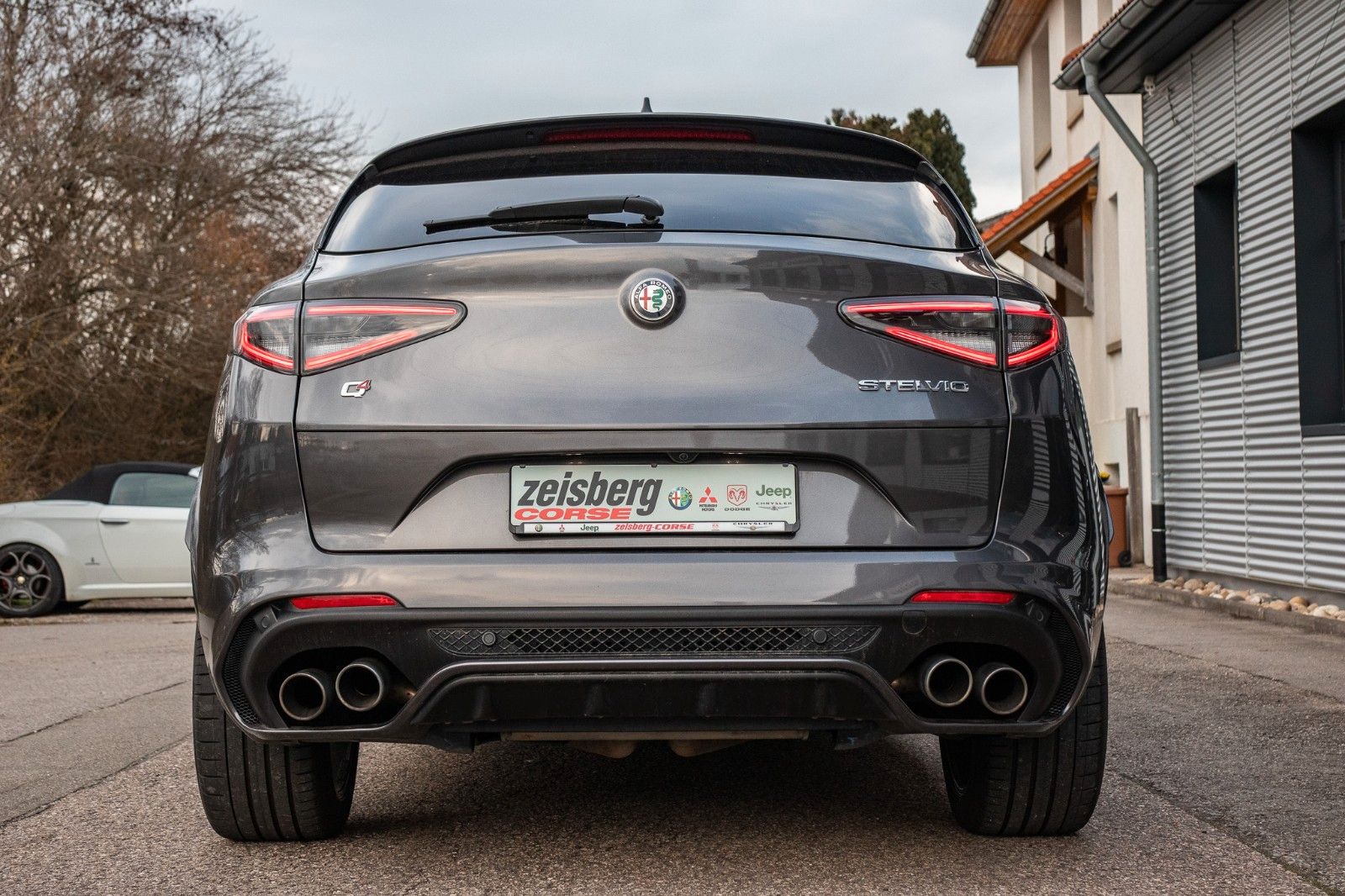 Fahrzeugabbildung Alfa Romeo Stelvio Quadrifoglio*Panorama*Leder*H&K*Kamera*