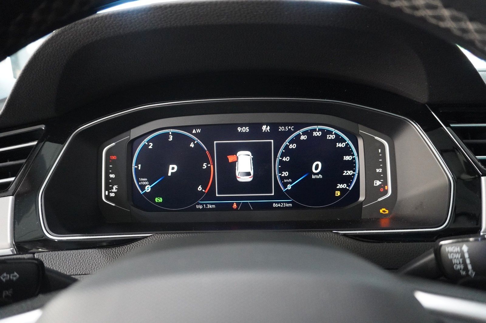 Fahrzeugabbildung Volkswagen Passat Vari. 2.0 TDI R-LINE 4M NAVI/KAMERA/AHK
