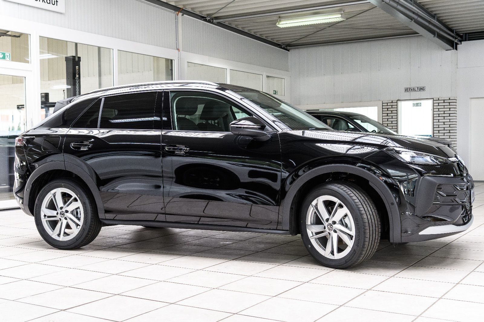 Fahrzeugabbildung Volkswagen T-Roc 1.5 eTSI  Style+IQ-Light+AHK+5 Jahre Gar.