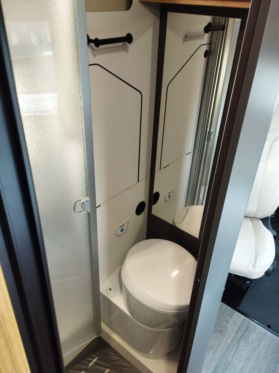 Fahrzeugabbildung Karmann Dexter 4x4 DE 570 AW Allrad, RFK, Beh. Abwassert