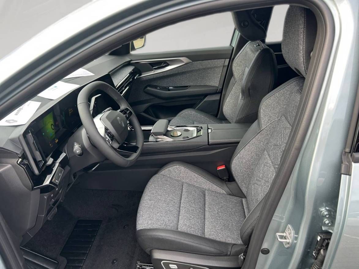 Fahrzeugabbildung Renault Espace Techno Full Hybrid E-Tech 200 7- Sitzer