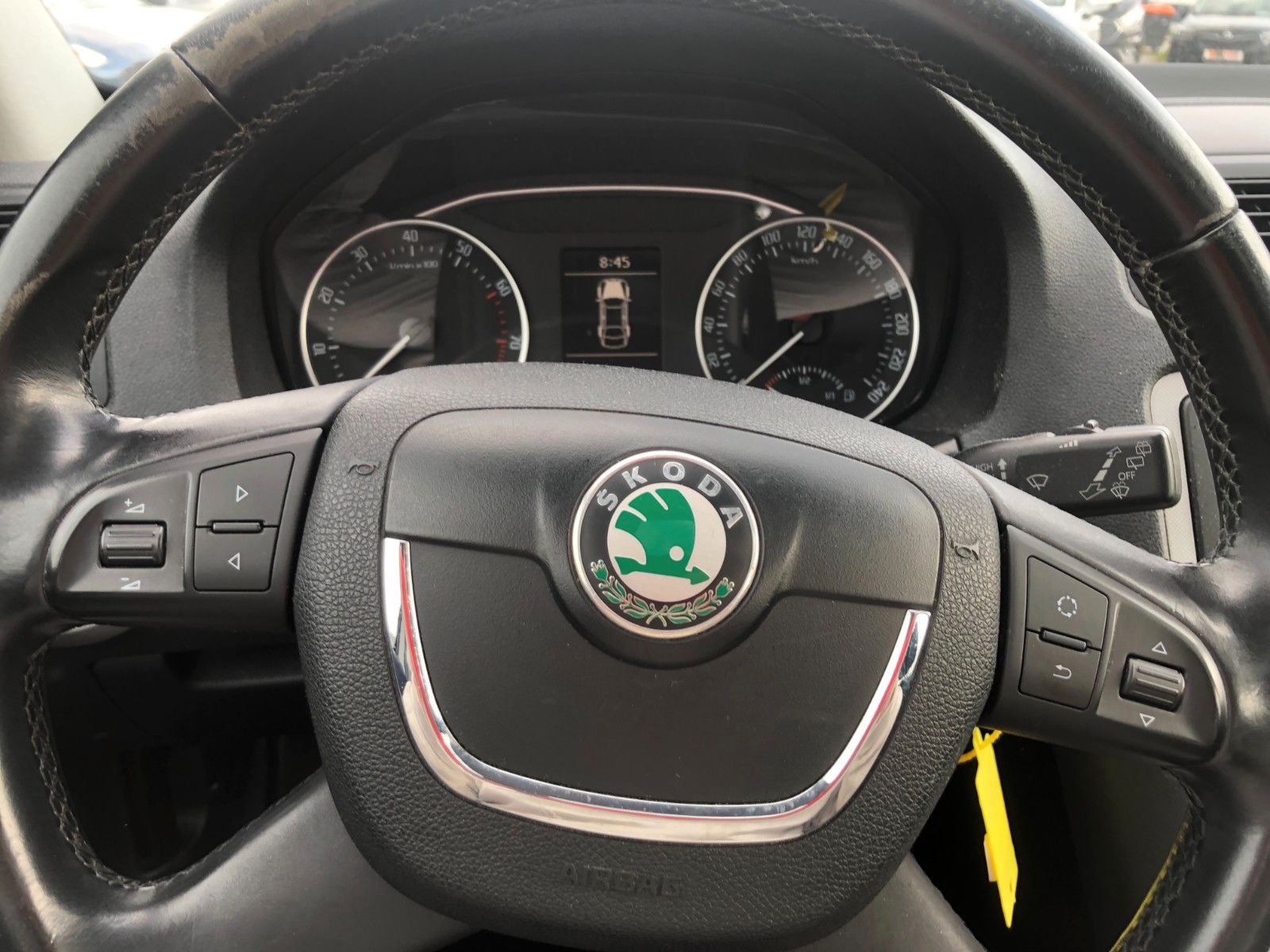 Fahrzeugabbildung SKODA Octavia Combi Elegance Unfall Front