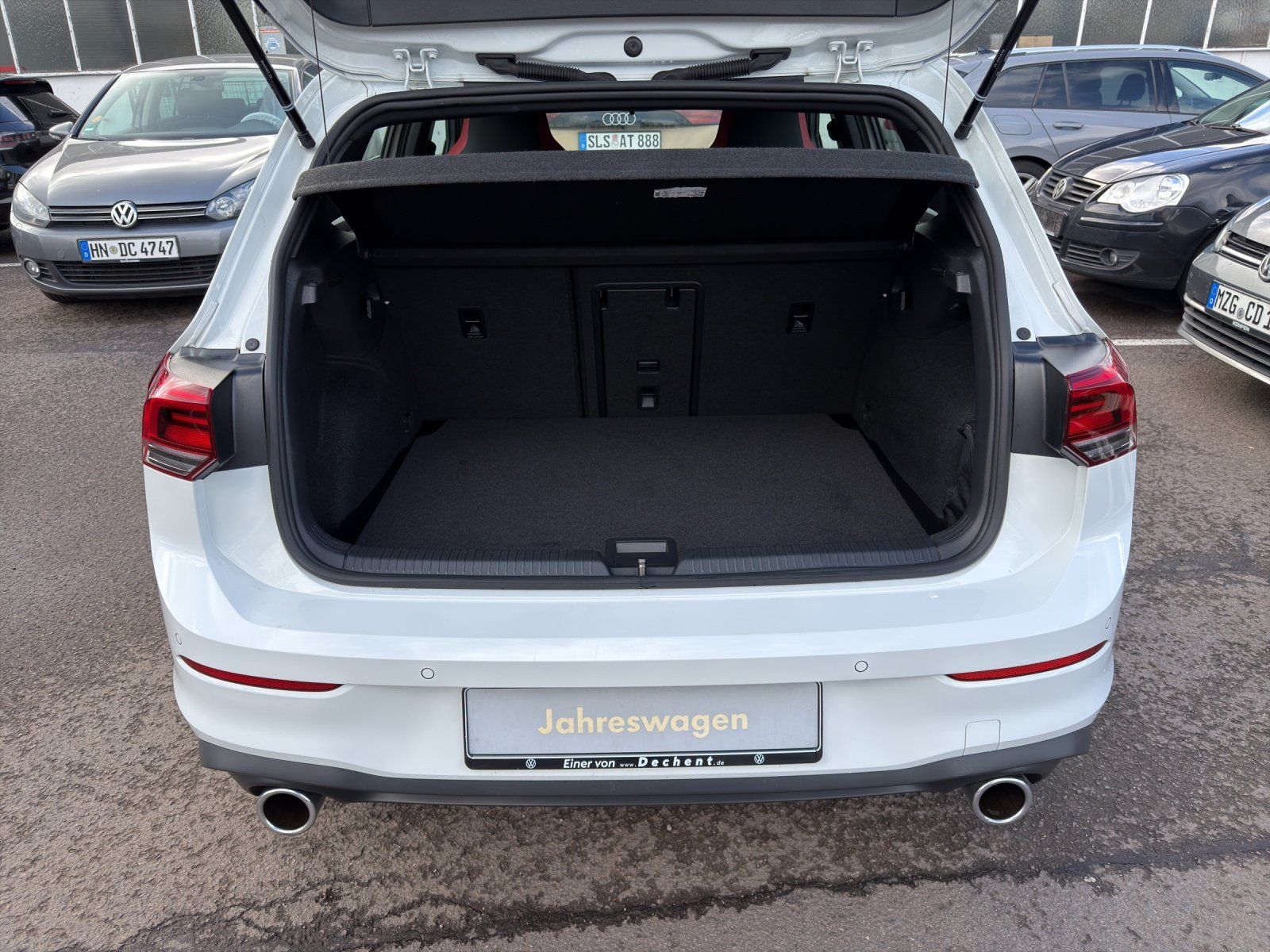 Fahrzeugabbildung Volkswagen Golf VIII GTI 2.0 TSI DSG.RF-Kamera.Navi.SH.Keyl