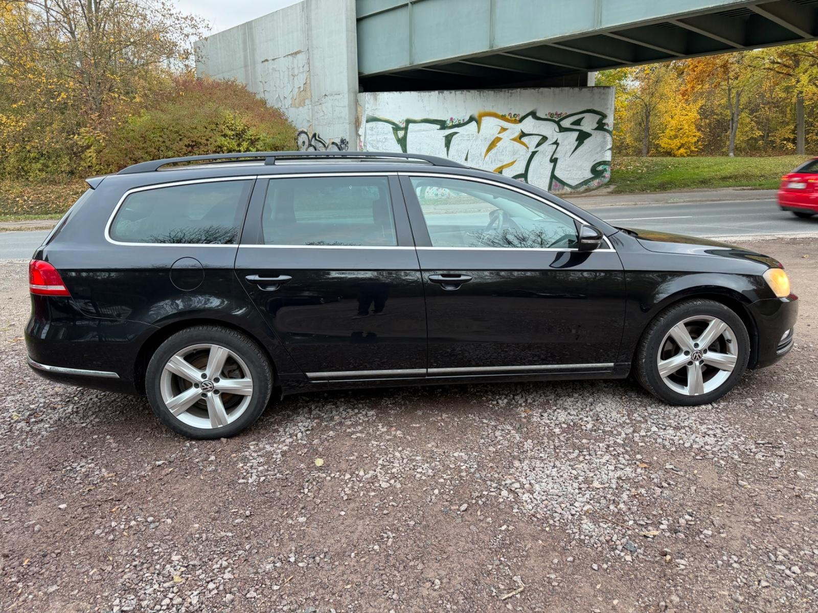 Volkswagen Passat 2012 — interior
