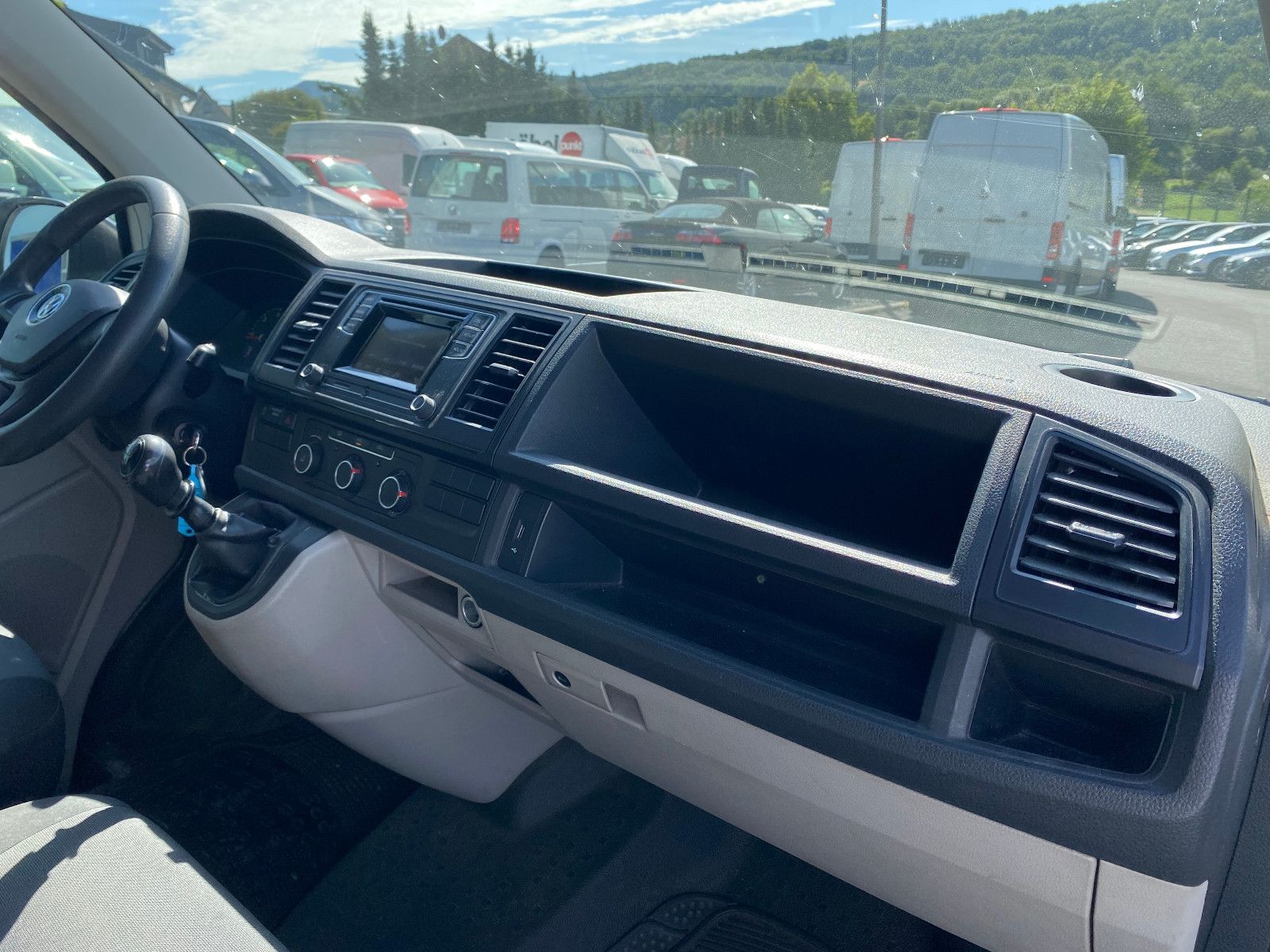 Fahrzeugabbildung Volkswagen T6 Transporter EcoProfi 3-Sitzer AHK SHZ Klima