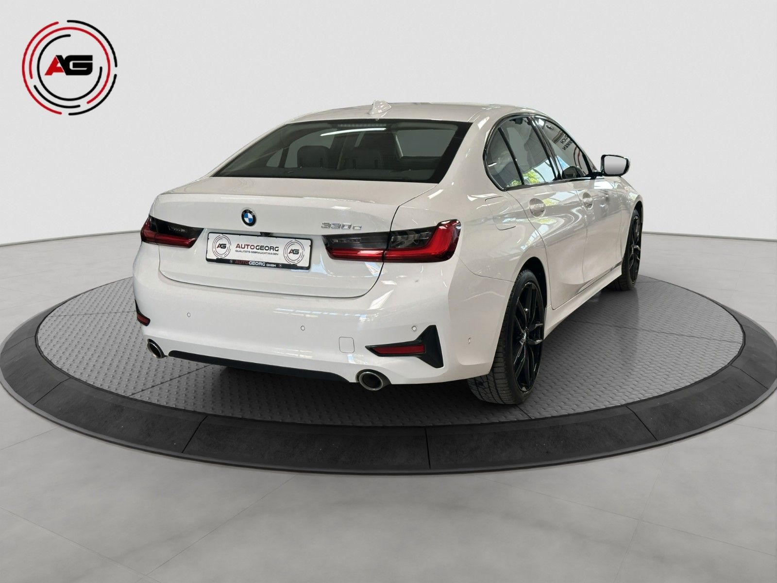 BMW 330e LC.PRO ACC LASER CARPLAY HUD HiFi KAMERA foto 5