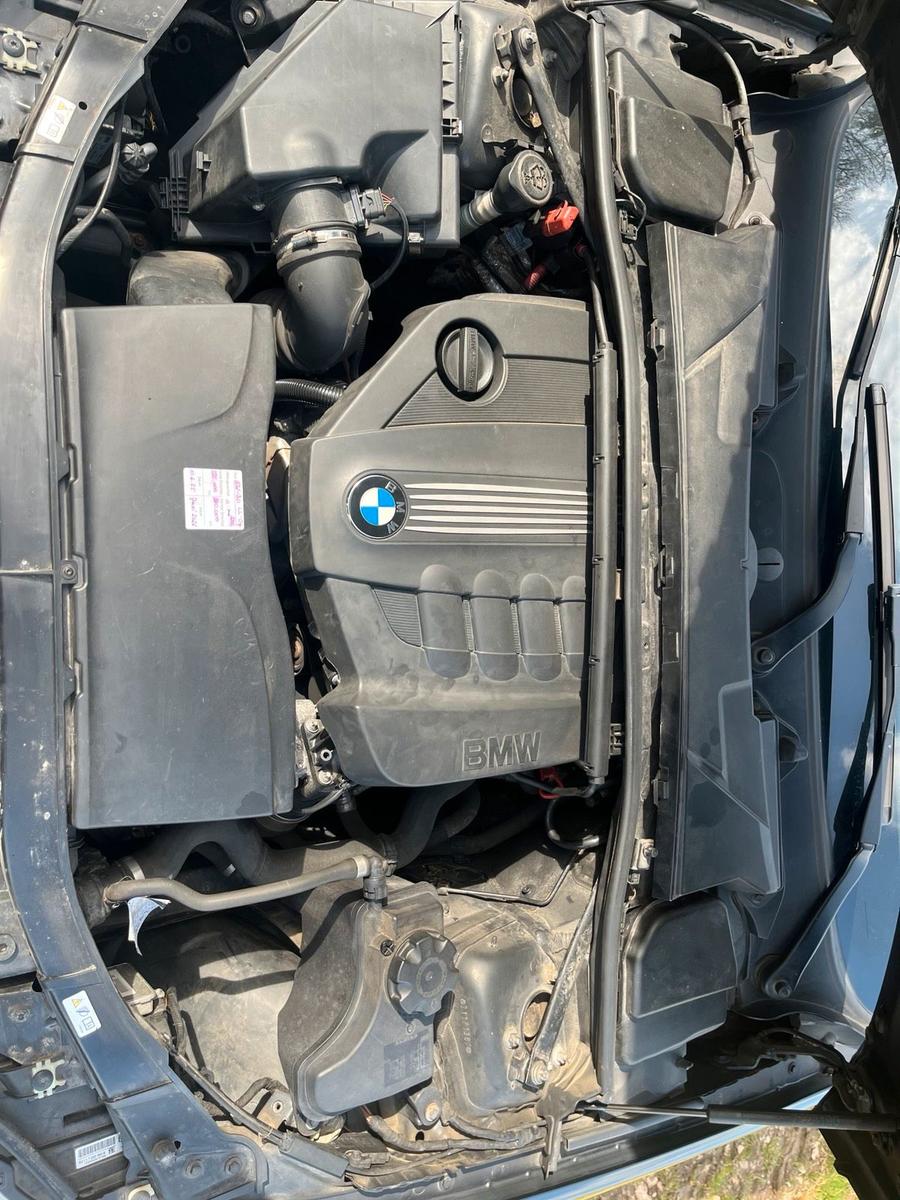 BMW 318 2011 — photo 5