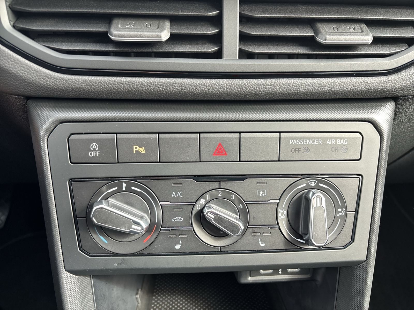 T-Cross 1.0 TSI, Sitzhzg, App, Multilenkrad, LED