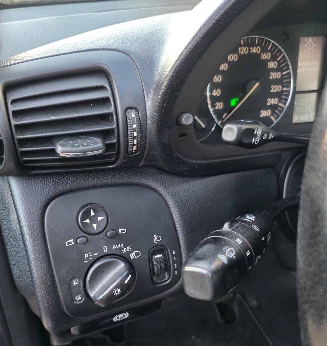 Mercedes-Benz C200 2005 — photo 23