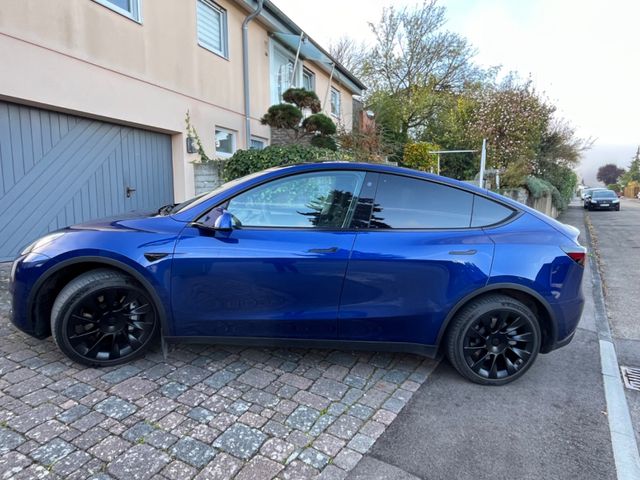 Tesla Model Y Große Reichweite - AWD - Winterreifen