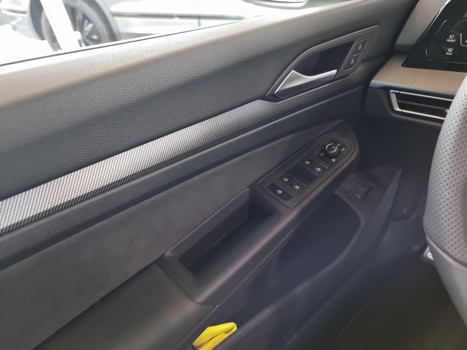 Fahrzeugabbildung Volkswagen Golf VIII GTE Matrix HUD AHK 360° DCC ACC Keyles