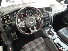 Fahrzeugabbildung Volkswagen Golf VII 2.0 GTI PERFORM. NAVI/BI-XENON/WINTER