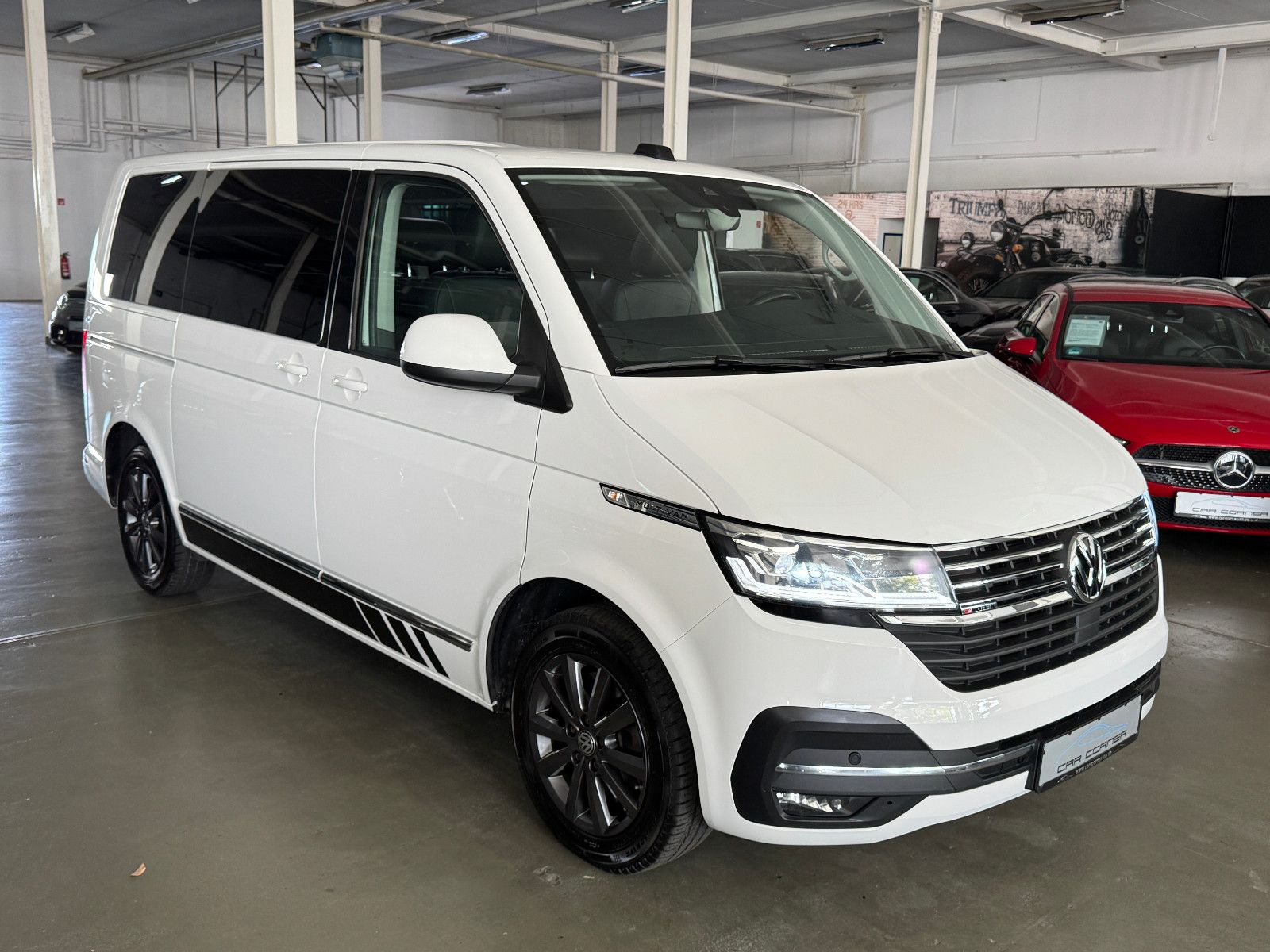 Fahrzeugabbildung Volkswagen T6.1 4M DSG IQ.DRIVE INDIVIDUAL EDITION 6-SITZER
