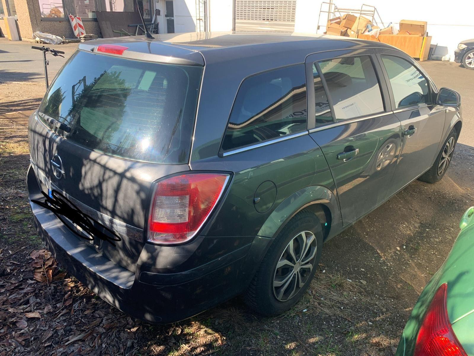 Opel Astra 2010 — photo 6