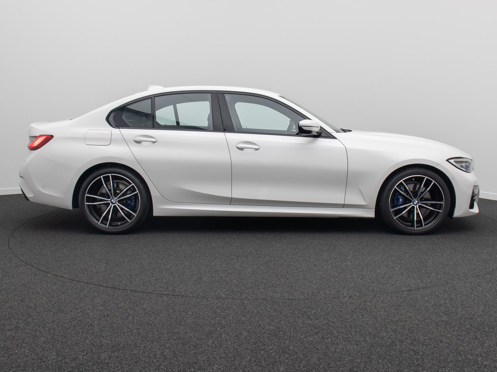 Fahrzeugabbildung BMW 330i xD M Sport Kamera HUD DAB ACC Alarm 19Zoll