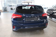 Fahrzeugabbildung Ford Focus Titanium Automatik Scheiben + Sitzheizung