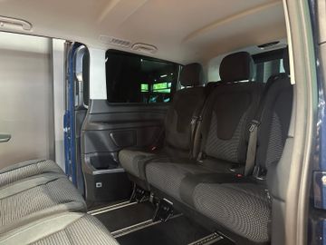 Mercedes V 220 - 6