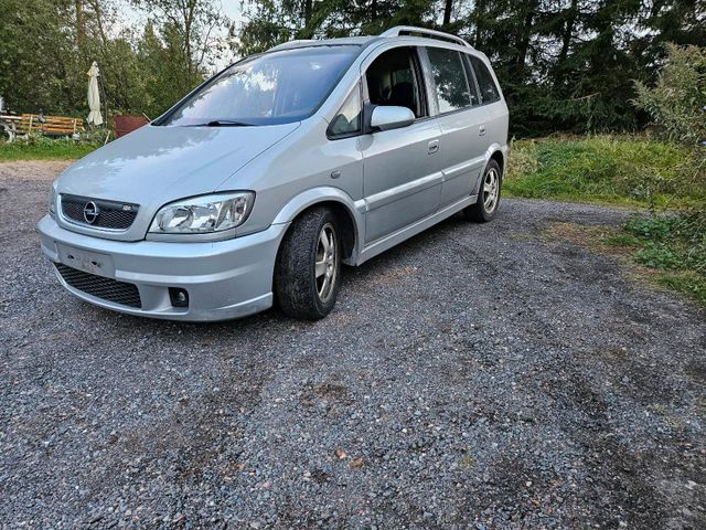 Opel Zafira a OPC