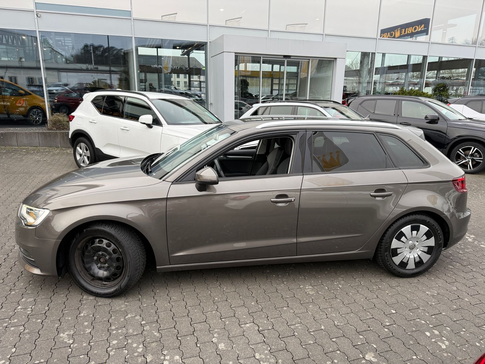 Fahrzeugabbildung Audi A3 1.4 TFSI Sportback Ambition Navi Xenon SHZ