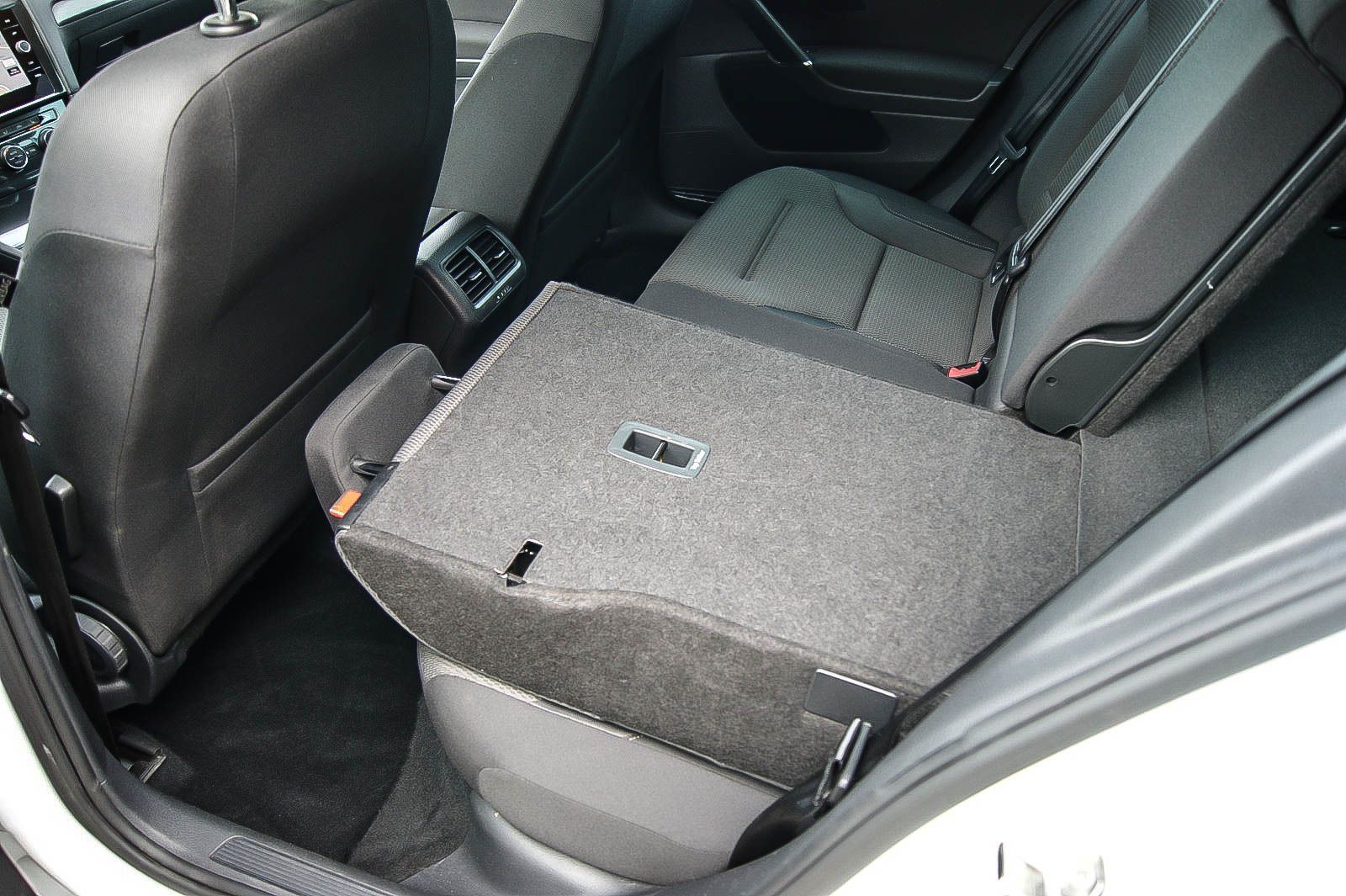 Fahrzeugabbildung Volkswagen Golf VII Variant 1.0TSI SOUND NAVIGATION ACC App