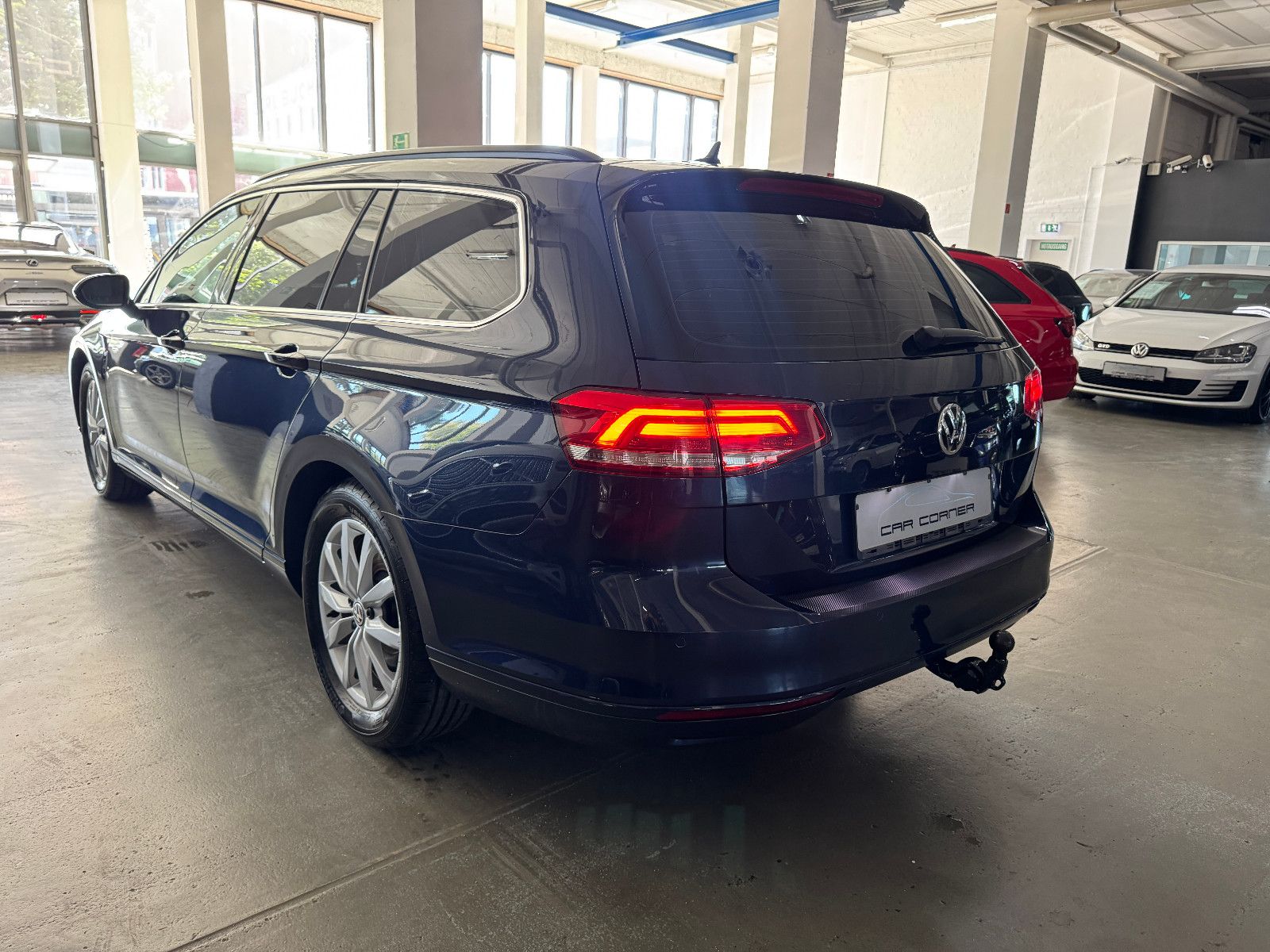 Fahrzeugabbildung Volkswagen Passat 2.0 TDI DSG COMFORTLINE NAVI LED AHK ACC