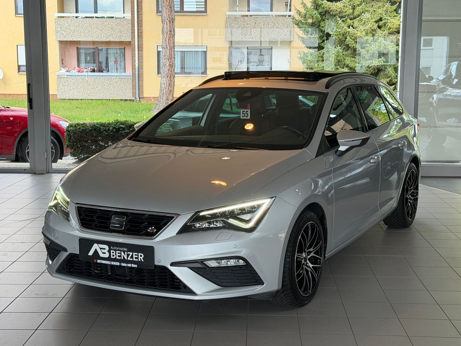 Fahrzeugabbildung SEAT Leon ST FR//ACC/LED/PANORAMA/APPLE-CAR/KAMERA