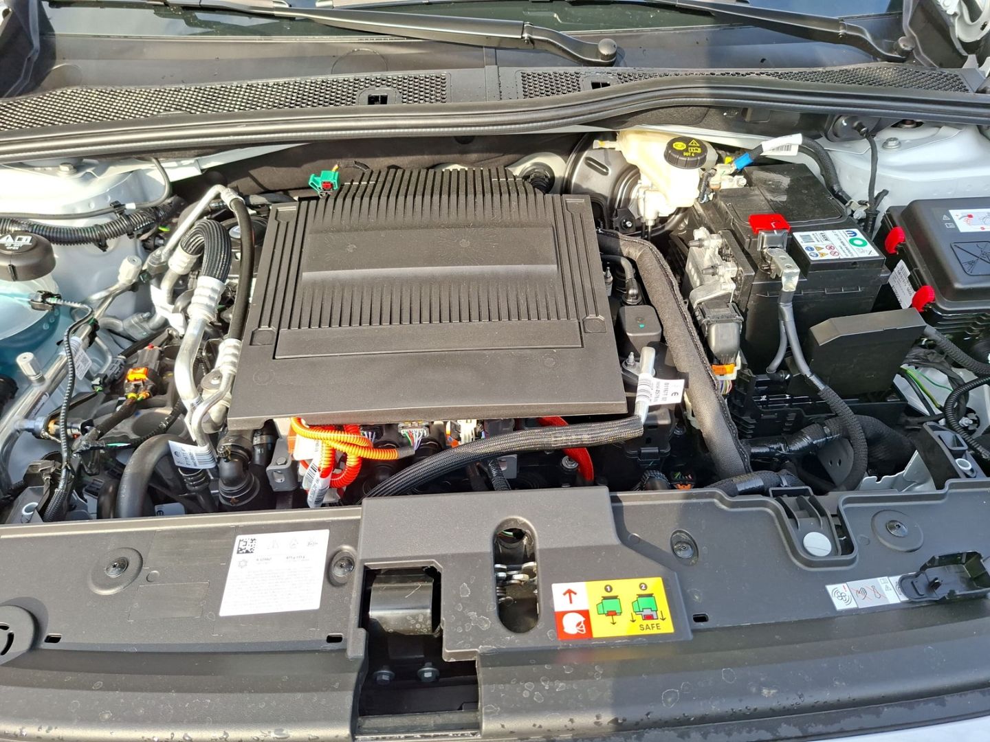 Peugeot e-208 - Bild 13