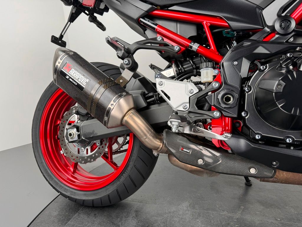 Fahrzeugabbildung Kawasaki Z900 *AKRA *KURZES HECK *NEUWERTIG