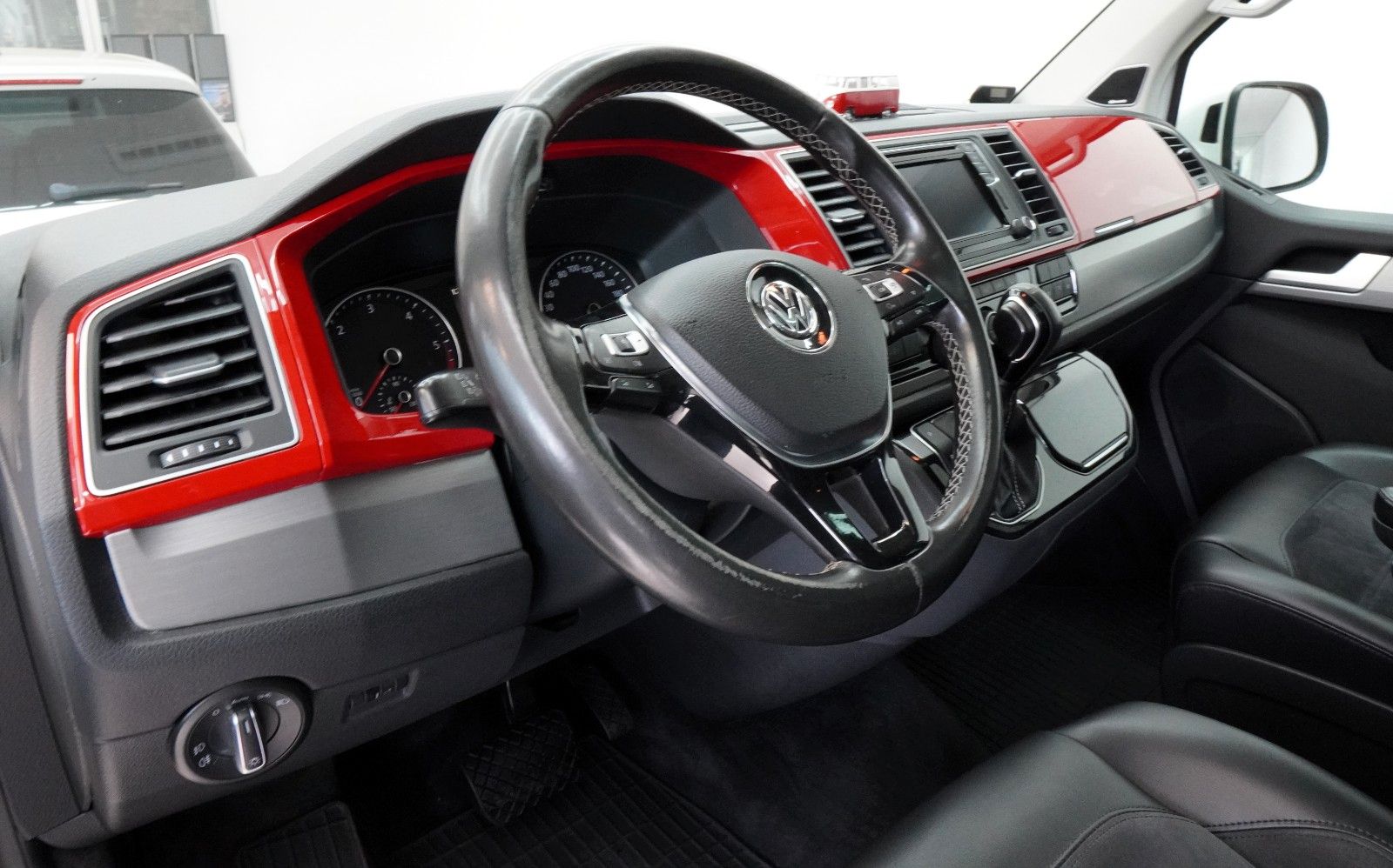 Fahrzeugabbildung Volkswagen T6 Multivan Generation Six *Aut.*Navi*AHK*