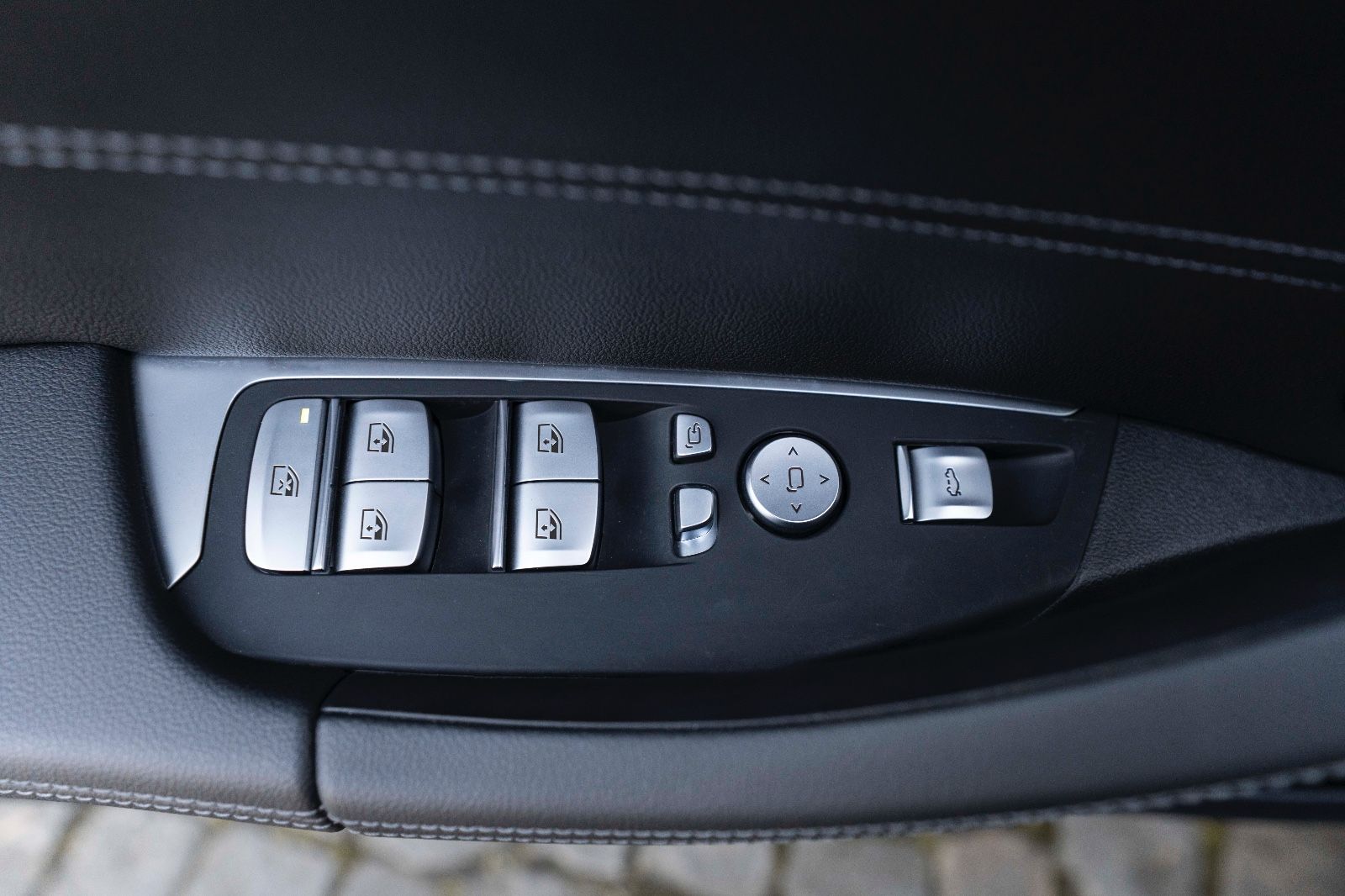 Fahrzeugabbildung BMW X3 xDrive30i HUD LED HIFI KAM NAV PANO SITZH