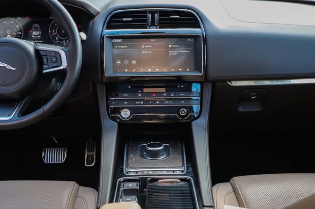 Fahrzeugabbildung Jaguar F-Pace 30 D Prestige 4WD iInz/Tausch mögl