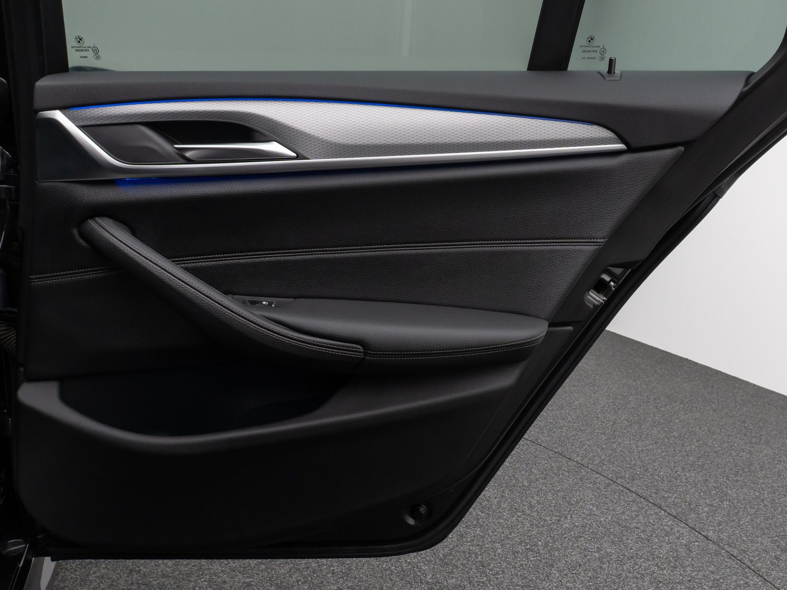 Fahrzeugabbildung BMW 520d M Sport Panorama 360° HUD HiFi AHK Komfort